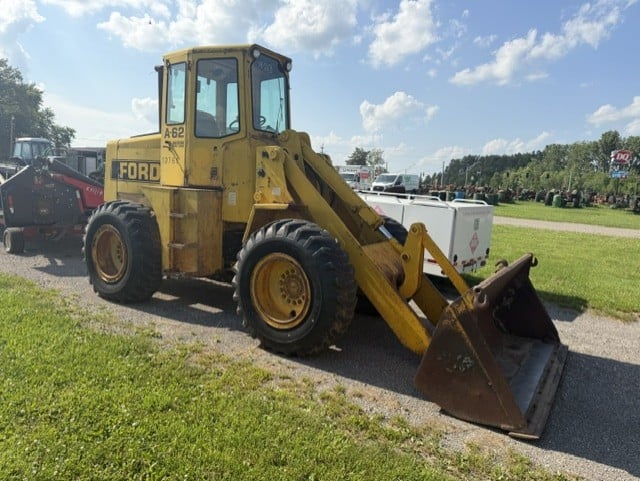 Unverferth seed tender trailer with loading auger